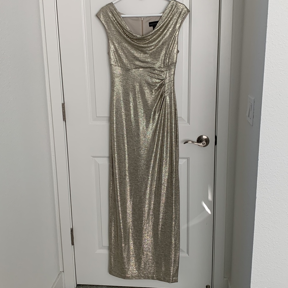 Women's Dress maxi Length Dress Gold shoulder Sleeve size 6